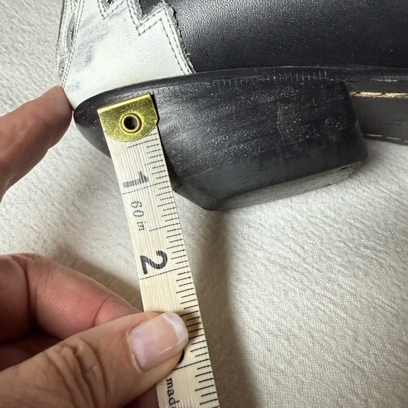 Guess Black & White Western Ankle Booties: 90s Leather Cutout Size 81/2B Cowgirl - Picture 6 of 8